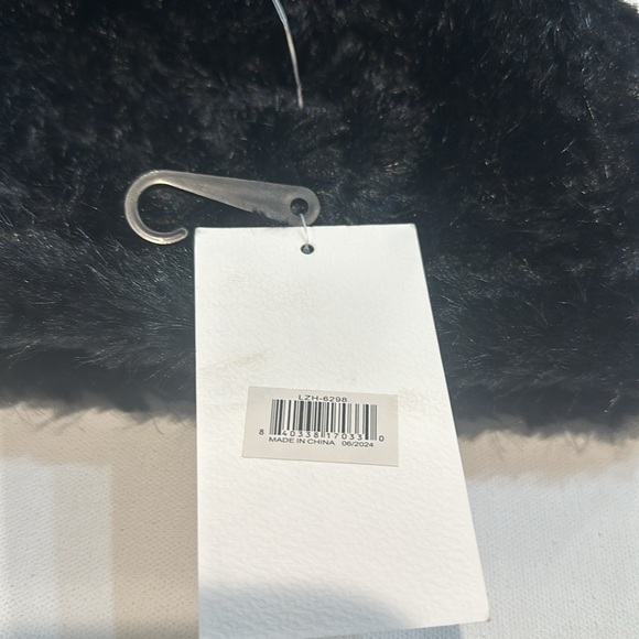 NWT  La Valentina Black Faux Fur Beanie fully lined in fabric. - Picture 5 of 6